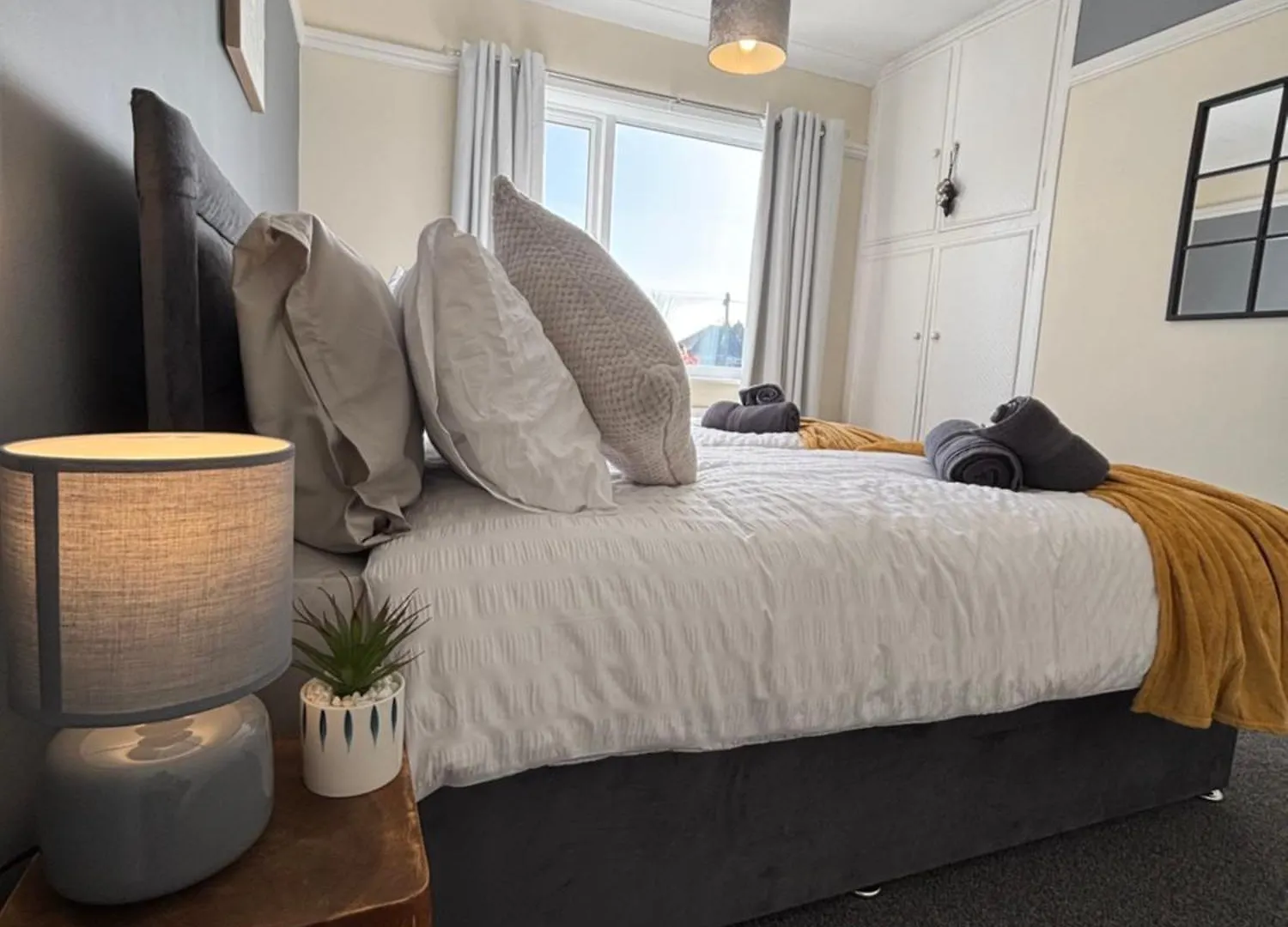 Large House - Families - Business Stays Doncaster